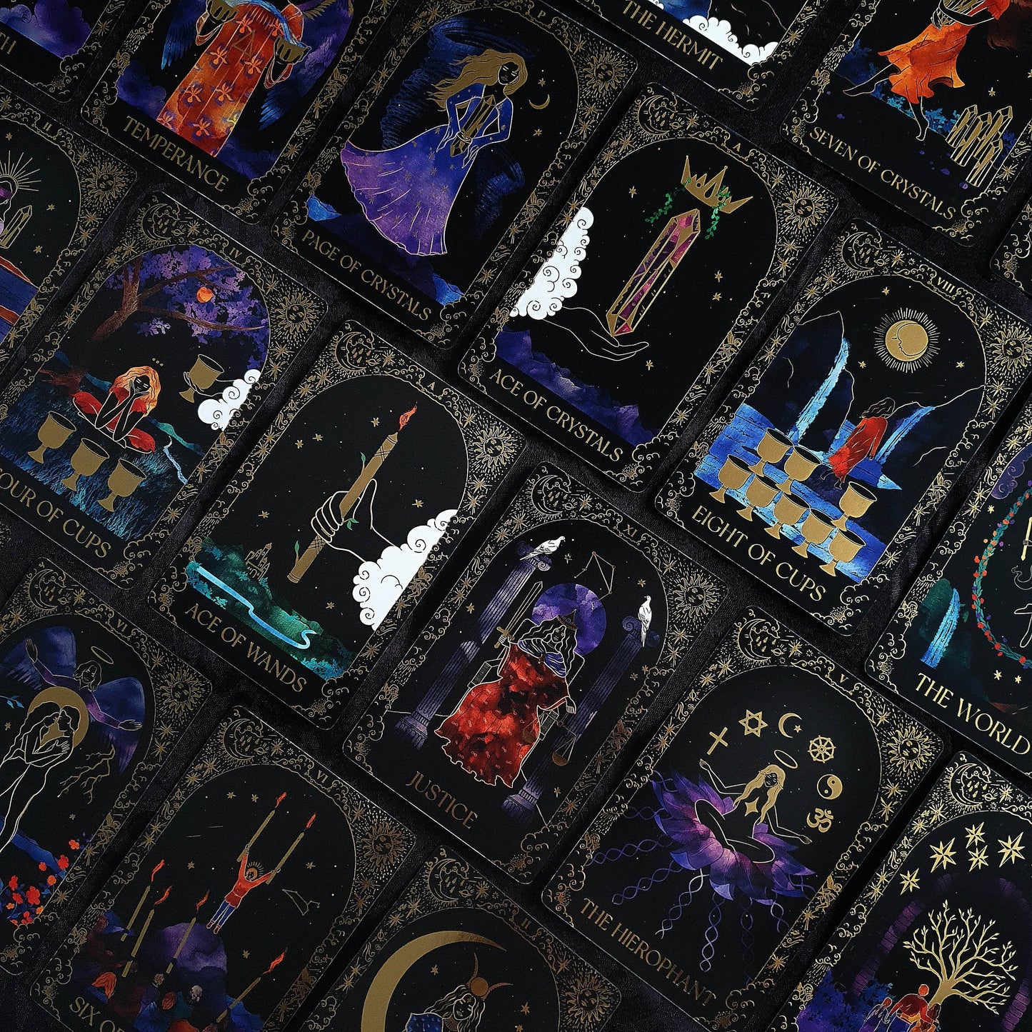 Dreamy Moons Tarot Deck - Daughter of Swords